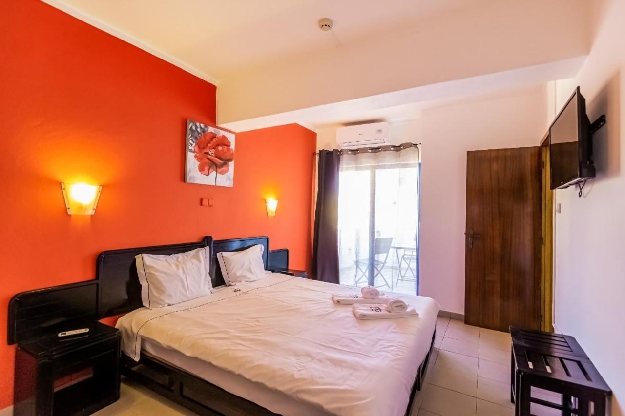 Apartment In Praia Da Rocha With A-C, Terrace In Portimão Exteriör bild
