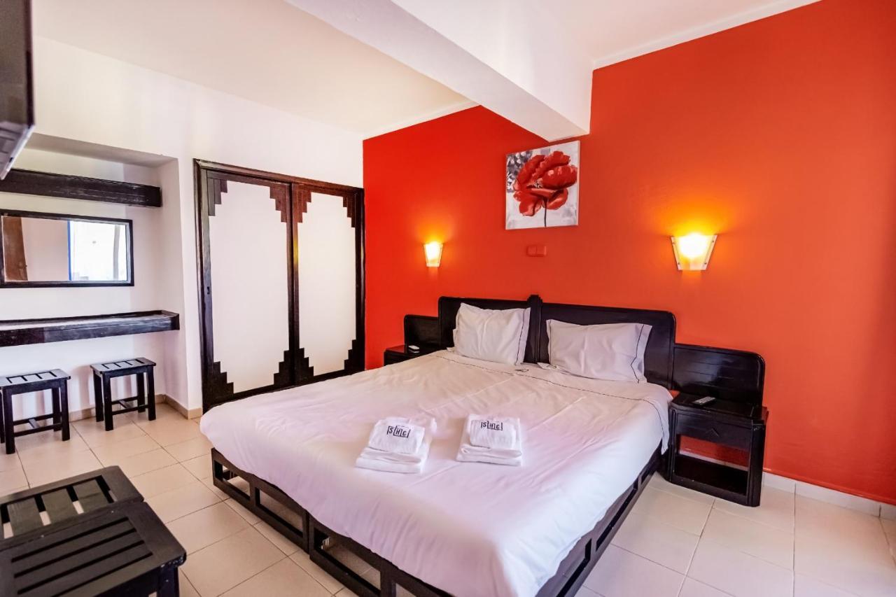Apartment In Praia Da Rocha With A-C, Terrace In Portimão Exteriör bild