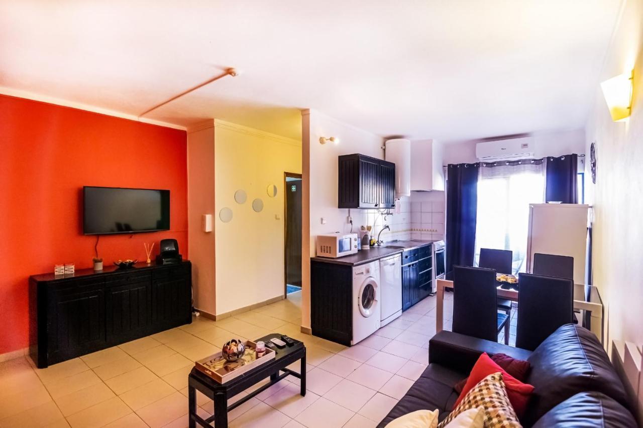 Apartment In Praia Da Rocha With A-C, Terrace In Portimão Exteriör bild