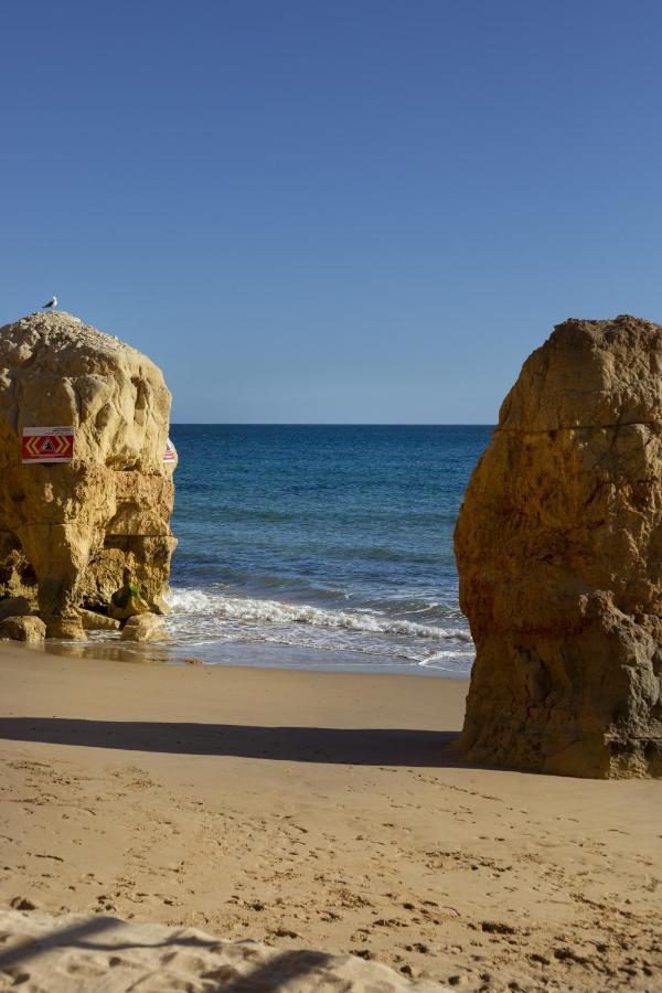 Apartment In Praia Da Rocha With A-C, Terrace In Portimão Exteriör bild